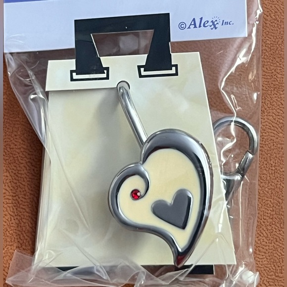 Heart in Heart Key Finder - Picture 4 of 9